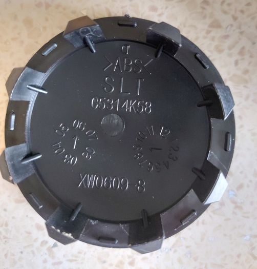 4 x KIA centre caps - FREE POST