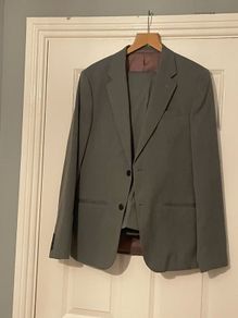 Beautiful River Island suit 40r jacket  32r trousers
