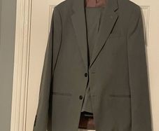 Beautiful River Island suit 40r jacket  32r trousers