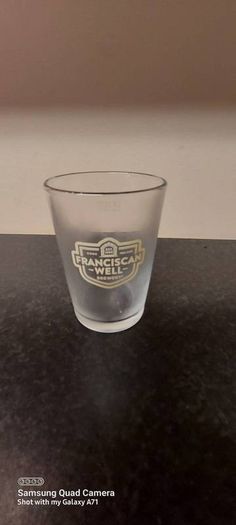 franciscan well cork glass , prefect condition, price includes post to anywhere in Ireland, thank you,or if buyer collects cheaper. Take as is