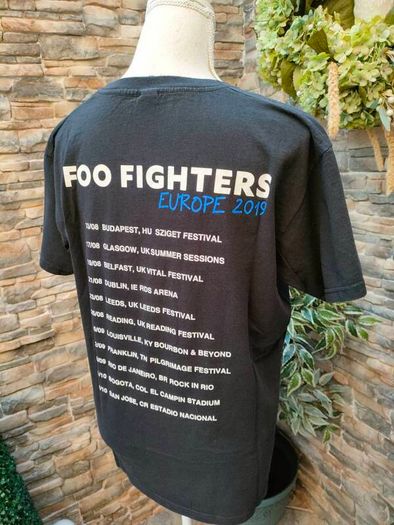 Foo Fighters 2019 European Tour T-shirt  Size Medium  Front and Back Print's  Excellent Condition