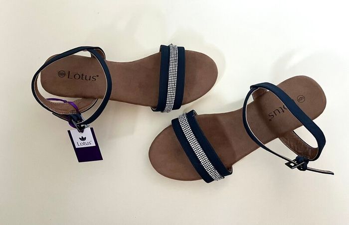 Lotus Wedge sandal