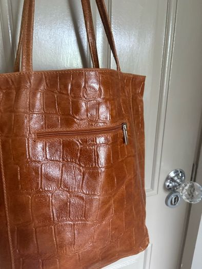 Mid sized genuine leather tote in cognac