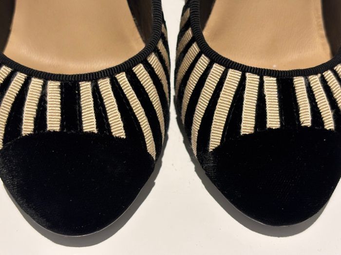 CHANEL Velvet Pumps (Size 37)