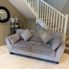Beautiful 2 seater with cushions
