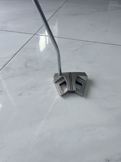 33" Scotty Cameron phantom 9 putter.