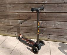 Micro Maxi Scooter w/light up wheels