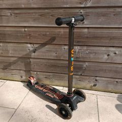 Micro Maxi Scooter w/light up wheels