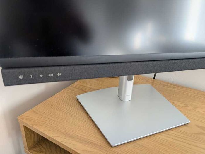 Dell C2722DE 27 QHD USB C Monitor with Webcam Unused