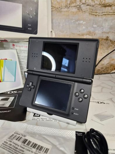 Ds black boxed