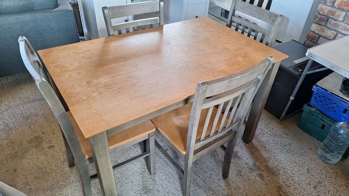 kitchen table &chairs