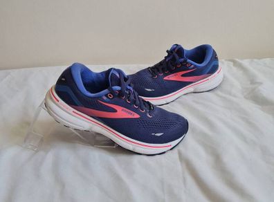 Brooks ghost 15 Size 6.5 eu 40 pink/Navy in excellent condition