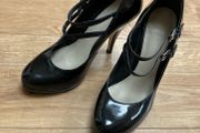 Black patent Carvella shoes