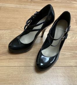 Black patent Carvella shoes