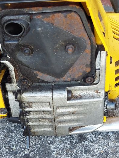 Petrol Chainsaw in like new condition,  Blade & motor, See Pictures