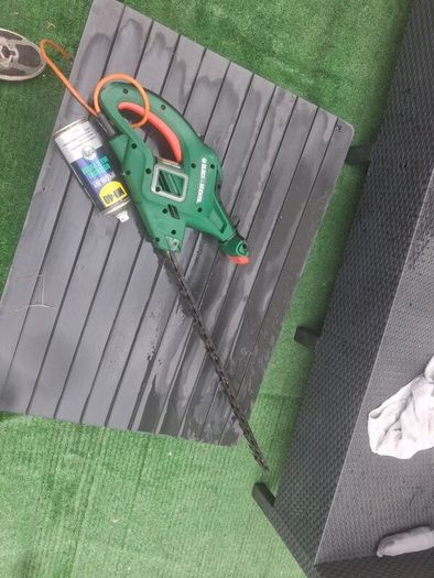 PowerToolsBlack+Decker 500W electric hedge trimmer in