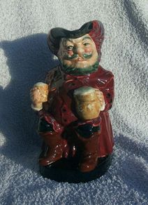 SIR JOHN FALSTAFF D6062 (Royal Doulton) - a vintage large size toby jug (8.5" height)