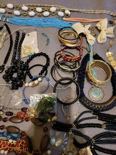 72 Piece Mixed Jewellery Job Lot / Bundle  40