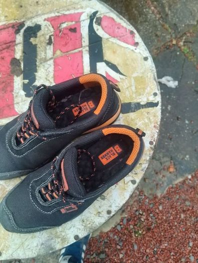 steel toe runners ....size 5