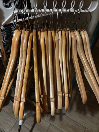 wooden hangers x 60
