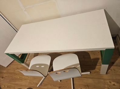 Large Desk with 2 chairs