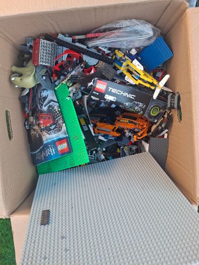 Enormous box of mixed Lego sets