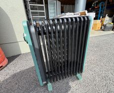 Pelonis Oil Filled Radiator with Thermostat