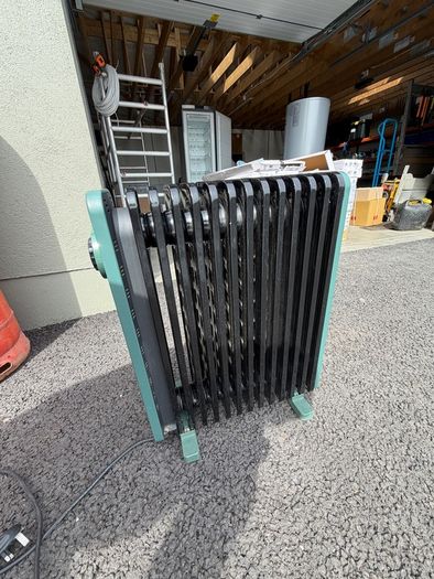 Pelonis Oil Filled Radiator with Thermostat