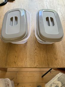 2 large lunch boxes