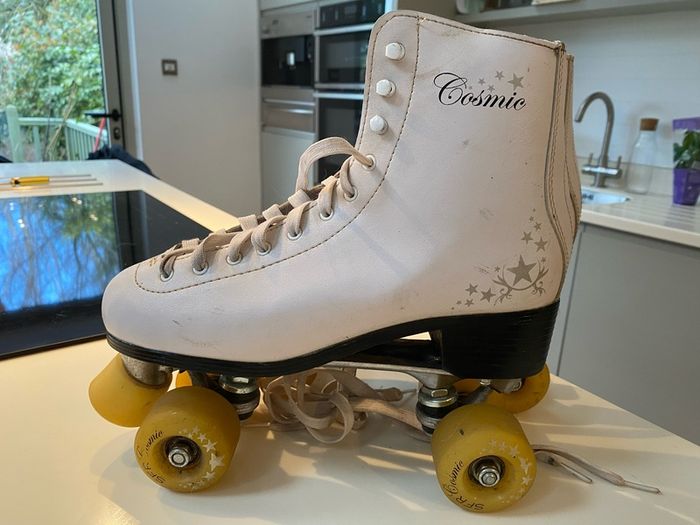 Skate Pro leather skating boots size 8