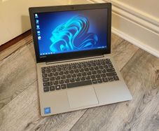 LENOVO Laptop windows 10 small / portable