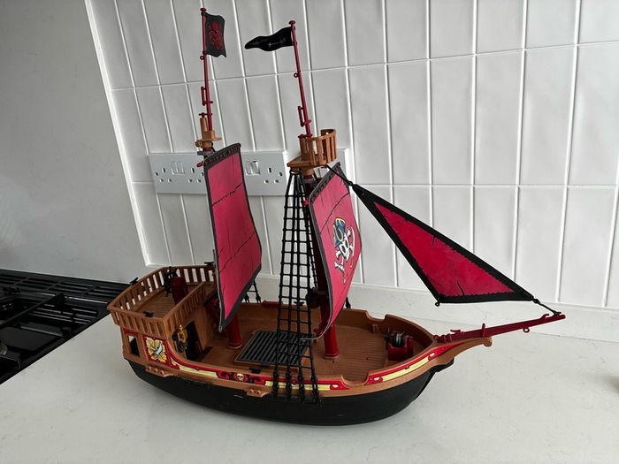 playmobil pirate ship with accessories