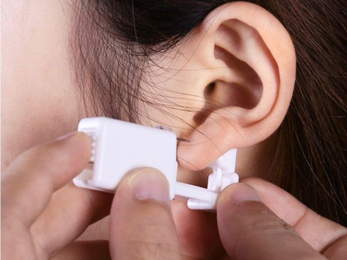 12 Pcs Ear Piercing Gun Kit, Painless Ear Piercing Gun Disposable Safety Asepsis Piercing Tool Kit
