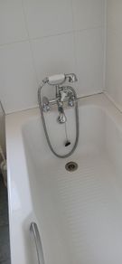 Bath and mixer taps