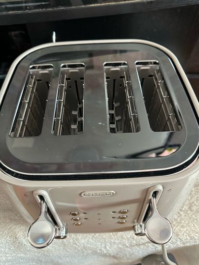 DeLonghi  4 Slice Toaster