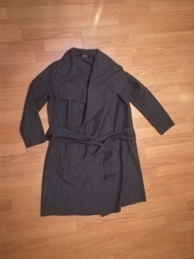 Elegant lightweight coat in grey colour
