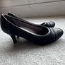 high heel shoes Image 2