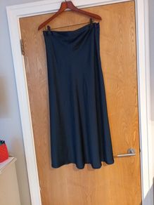 Primark  Navy Silk Look Skirt.  Size : 14.  New-No Tag.