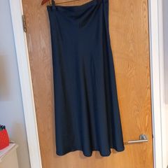 Primark  Navy Silk Look Skirt.  Size : 14.  New-No Tag.