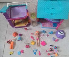 Polly Pocket house and accessories