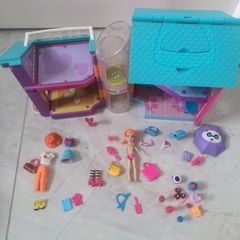 Polly Pocket house and accessories