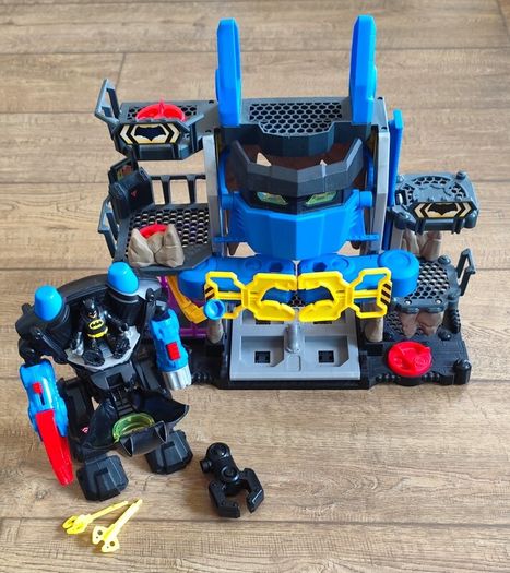 IMAGINEXT Batman Robo Batcave PlaySet with Batman Robot and  Superman Robot