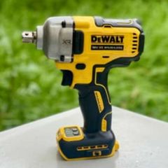 DeWALT Heavy Duty 18V XR Cordless Brushless Impact Wrench 1 /2 Inch Drive.