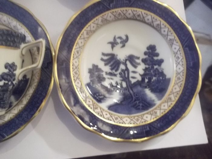 a antique 5 peice blue and white coffee set cups and sausers by royal doulton