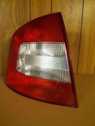 Skoda Octavia Saloon 09-13 O/s Rear Passenger  Tail Light Lens 1z5945095b