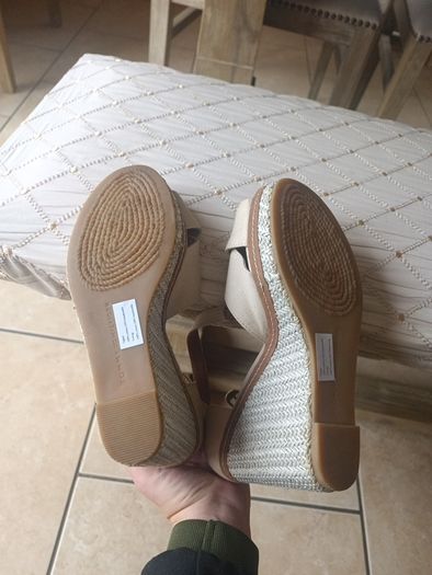 Tommy Hilfiger beige canvas straw wedges sandals latest fashion 4 4.5 5? New