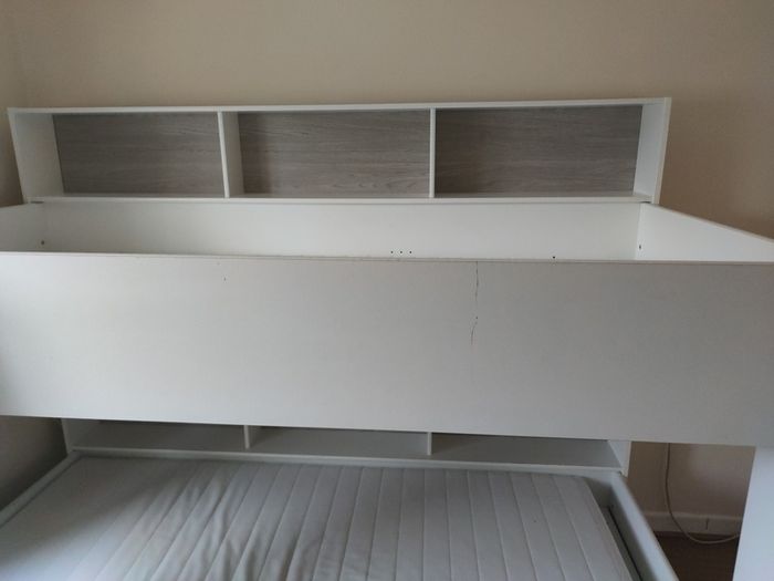Bunk bed with two mattresses