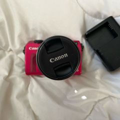 Mirrorless Canon EOS M2 with lens