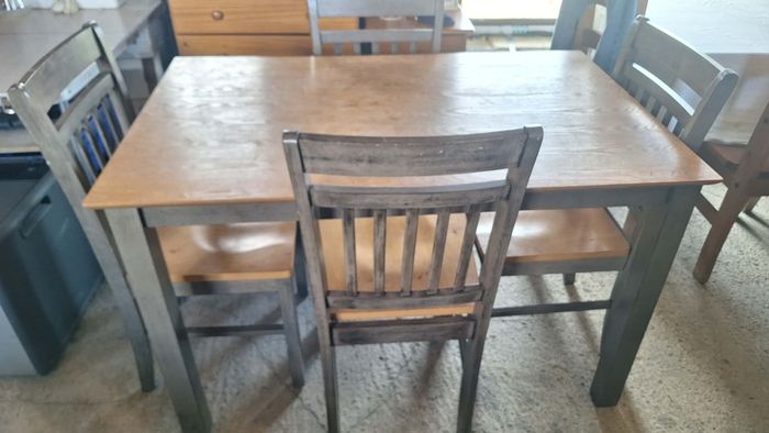 kitchen table &chairs