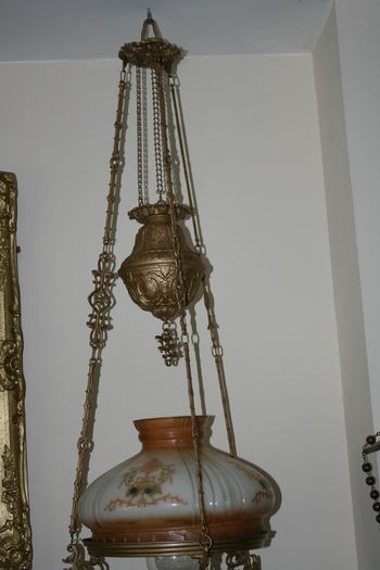 Antique Counter-Weighted  Parlor Oil Lamp
